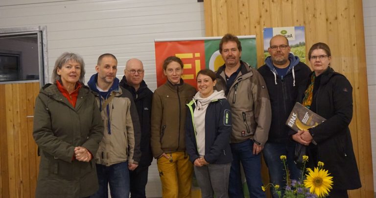 GRÜNE Edertal und Bad Wildungen besichtigen Bio-Hühnerhof Knöfel in Anraff